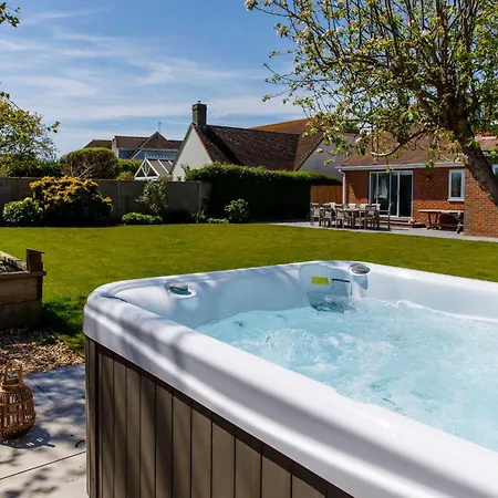 Spacious Home For 8 In Witterings - Walk To Beach East Wittering Exterior foto