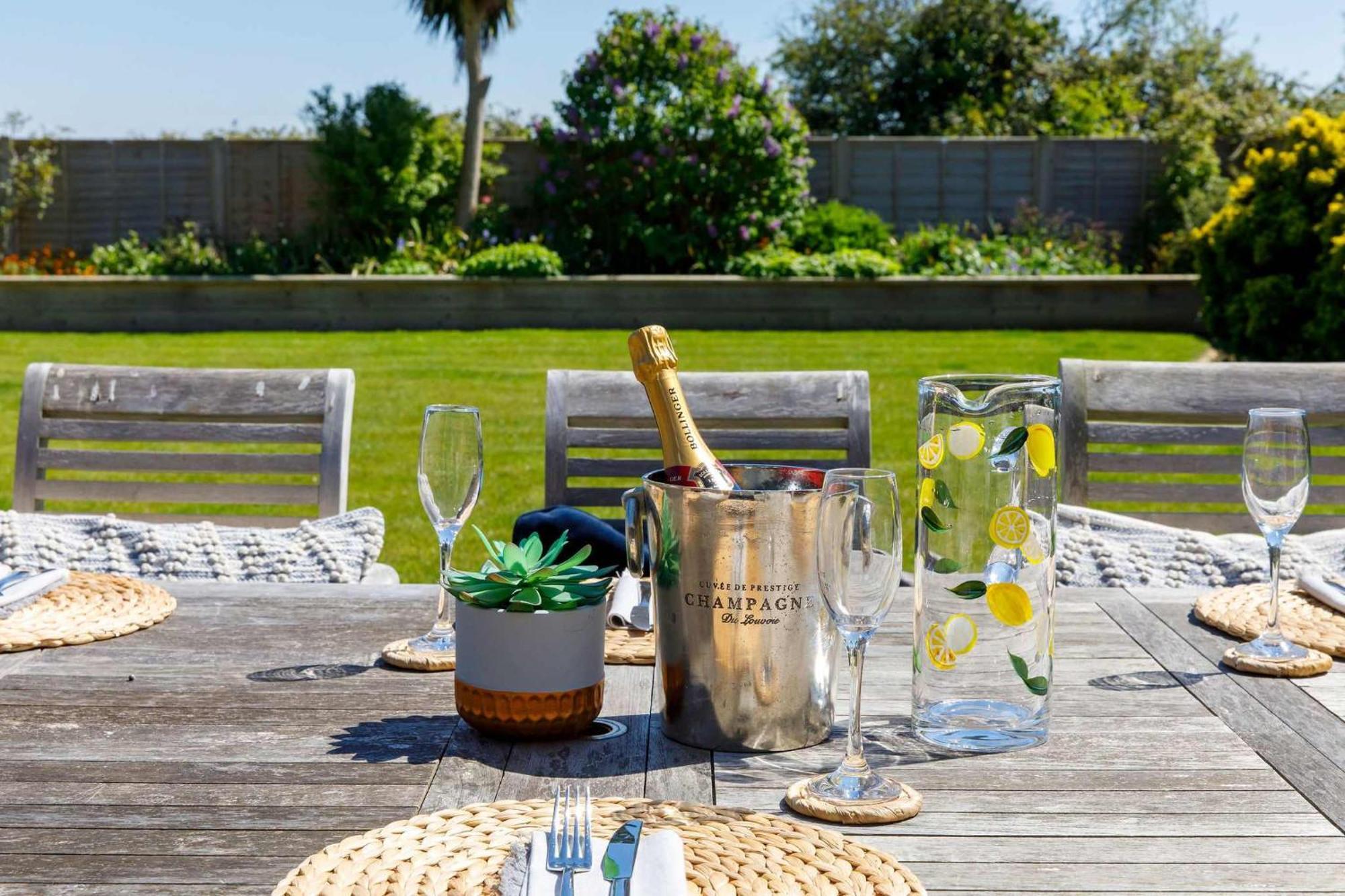 Holiday home Spacious For 8 In Witterings - Walk To East Wittering