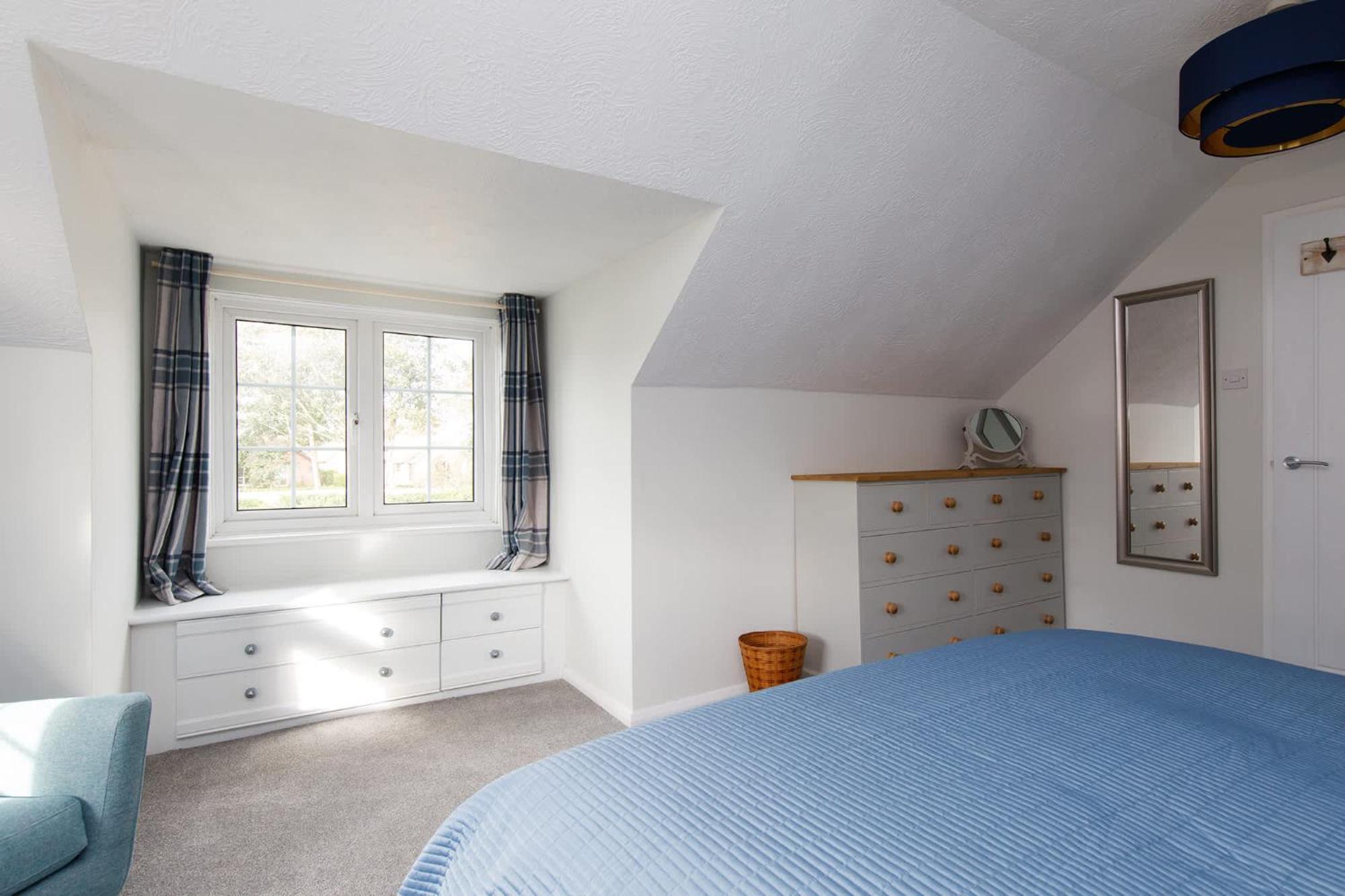 Spacious For 8 In Witterings - Walk To Holiday home East Wittering