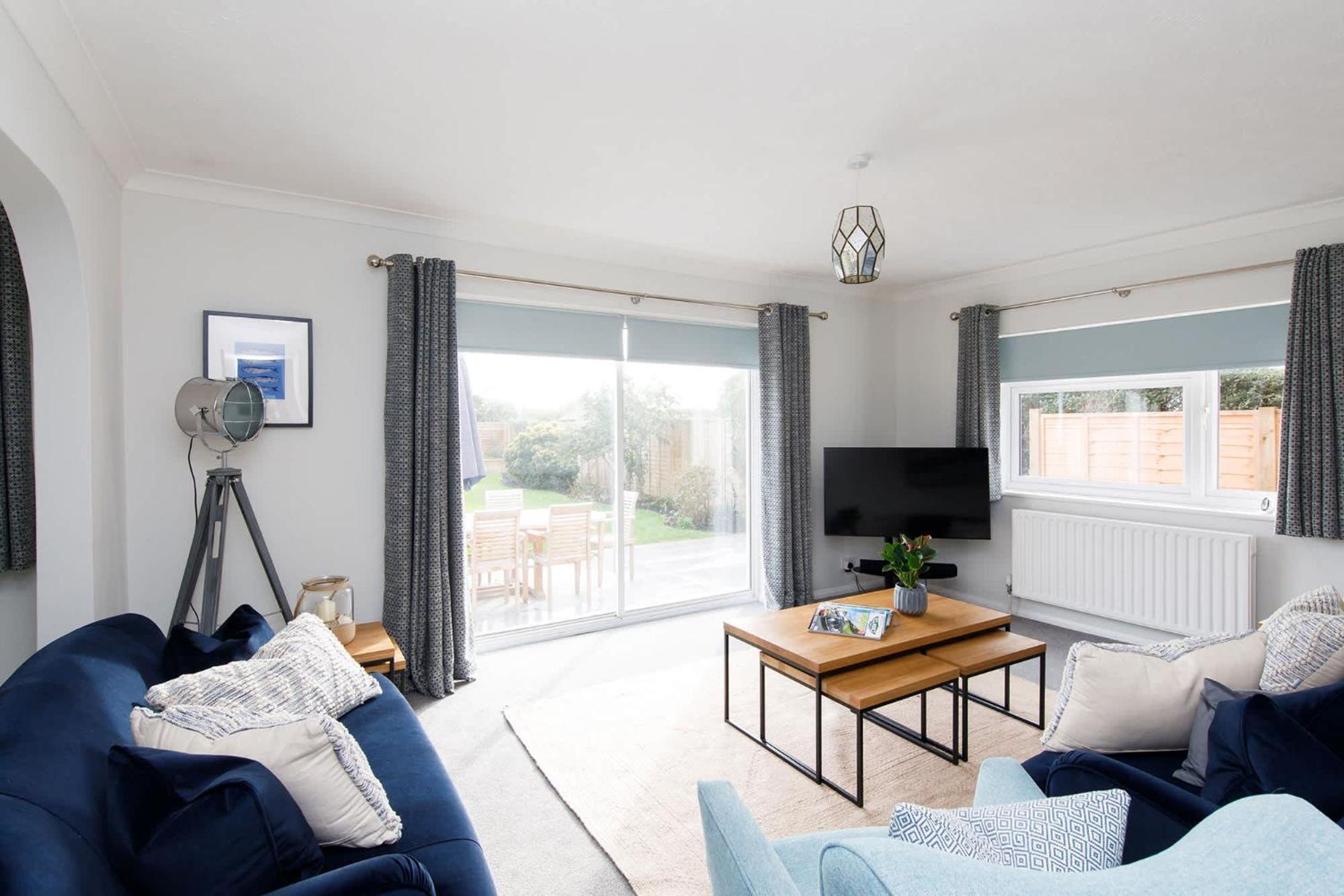 Spacious For 8 In Witterings - Walk To Holiday home